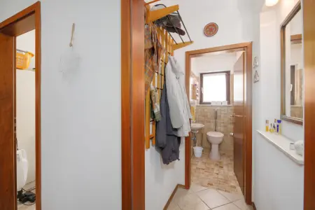Separates WC und Garderobe EGder Immobilien: Ein Haus mit Zukunft – Ihr Traum vom Mehrgenerationenwohnen wartet auf neues Leben! (Foto)