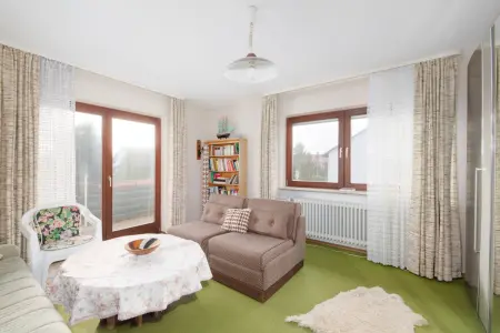 Wohnzimmer OG der Immobilie: Ein Haus mit Zukunft – Ihr Traum vom Mehrgenerationenwohnen! (Foto)