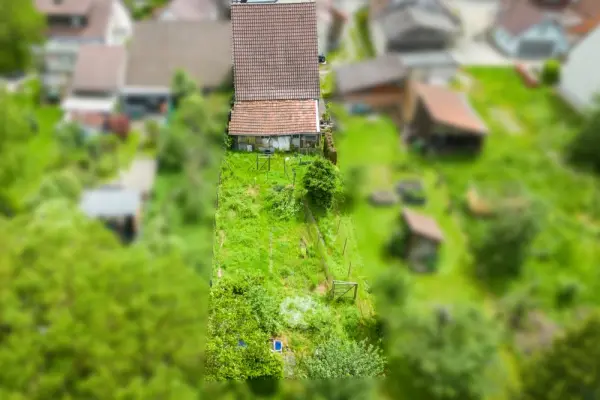 Gartenansicht von Oben der Immobilie: Doppelhaushälfte mit Scheune und Garten! (Foto)