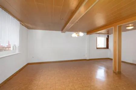 Wohnzimmer EGder Immobilien: Doppelhaushälfte mit Scheune und Garten! (Foto)