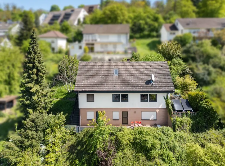Ansichtder Immobilien: Großzügiges Einfamilienhaus mit ELW in Pfinztal-Söllingen (Foto)