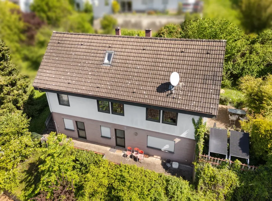 Ansichtder Immobilien: Großzügiges Einfamilienhaus mit ELW in Pfinztal-Söllingen (Titelbild)