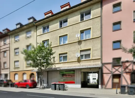 Straßenansichtder Immobilien: Versteckte Perle! Neuwertige und TOP-ausgestattete 4-Zimmer-Wohnung in zentrumsnaher Lage! (Foto)