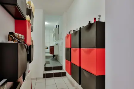 Flurder Immobilien: Versteckte Perle! Neuwertige und TOP-ausgestattete 4-Zimmer-Wohnung in zentrumsnaher Lage! (Foto)
