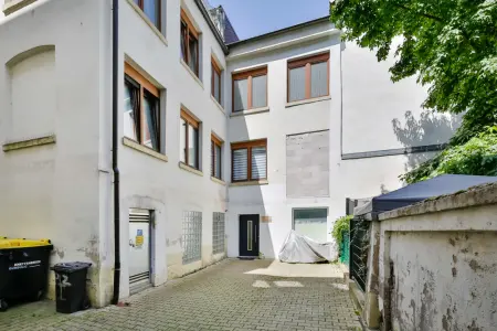 Hintergebäude der Immobilie: Versteckte Perle! Neuwertige und TOP-ausgestattete 3-Zimmer-Wohnung in zentrumsnaher Lage! (Foto)