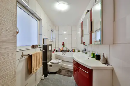 modernes Tageslichtbadder Immobilien: Versteckte Perle! Neuwertige und TOP-ausgestattete 4-Zimmer-Wohnung in zentrumsnaher Lage! (Foto)