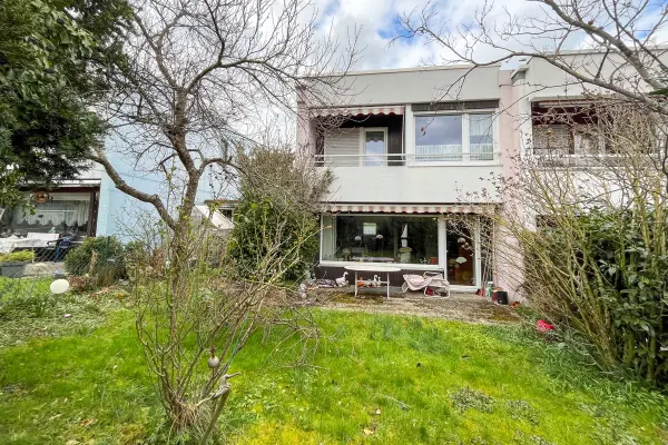 Rückansicht und Garten