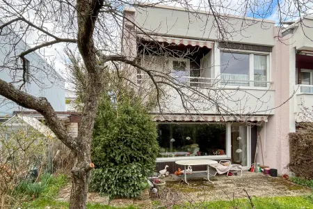 Rückansicht und Garten der Immobilie: Familienfreundliches, kleines Häuschen! (Foto)