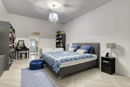 Schlafzimmerder Immobilien: Individuelles, kernsaniertes Einfamilienhaus mit separatem ausgebauten Nebengebäude (Foto)