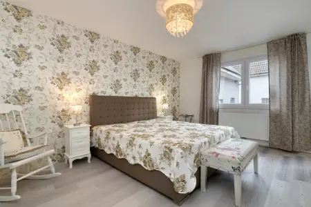 Schlafzimmerder Immobilien: Individuelles, kernsaniertes Einfamilienhaus mit separatem ausgebauten Nebengebäude (Foto)