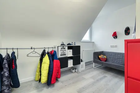 Dachgeschoss Ankleideder Immobilien: Individuelles, kernsaniertes Einfamilienhaus mit separatem ausgebauten Nebengebäude (Foto)