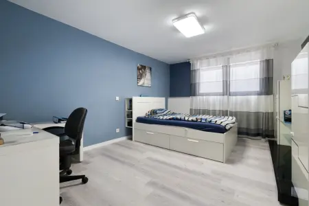 Kinderzimmerder Immobilien: Individuelles, kernsaniertes Einfamilienhaus mit separatem ausgebauten Nebengebäude (Foto)
