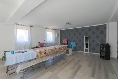 Wohn-Esszimmer der Immobilie: Individuelles, kernsaniertes Einfamilienhaus mit separatem ausgebauten Nebengebäude (Foto)