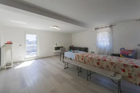 Wohn-Esszimmer der Immobilie: Individuelles, kernsaniertes Einfamilienhaus mit separatem ausgebauten Nebengebäude (Foto)