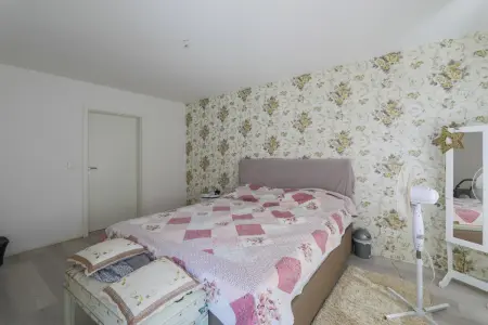 Schlafzimmer EG der Immobilie: Individuelles, kernsaniertes Einfamilienhaus mit separatem ausgebauten Nebengebäude (Foto)