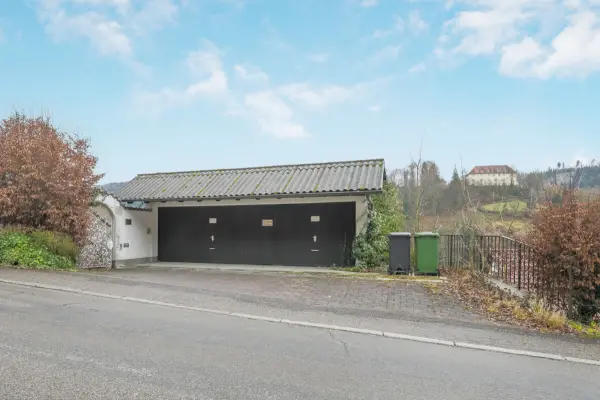 Straßenansicht Garagen