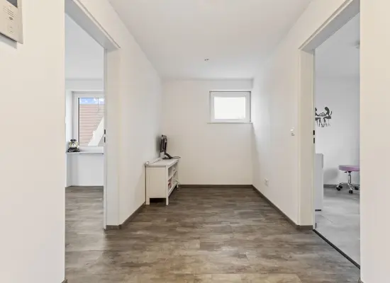 Grasiger Weg 8, 75175 Pforzheim - 8 der Immobilie: Einfamilienhaus im Bauhaus-Stil mit vielen Extras!
2 Garagen inklusive! (Foto)