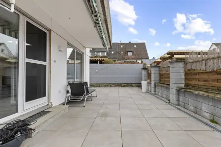 Terrasse der Immobilie: Einfamilienhaus im Bauhaus-Stil mit vielen Extras!
2 Garagen inklusive! (Foto)