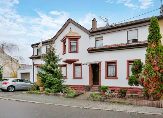 Straßenansichtder Immobilien: Mehrgenerationenhaus in schöner Lage in Bretten! (Foto)
