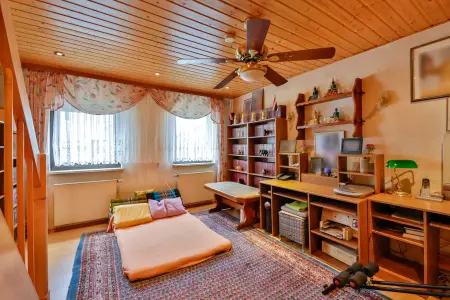 Wohnzimmer OGder Immobilien: Mehrgenerationenhaus in schöner Lage in Bretten! (Foto)