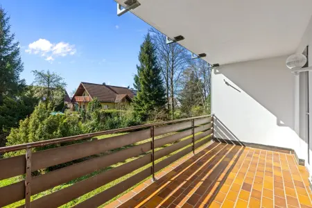 Balkon mit Blick ins Güne