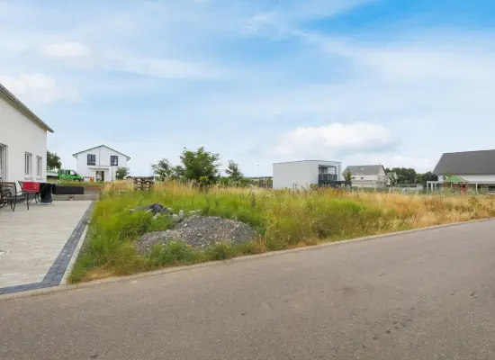 Straßenansichtder Immobilien: Attraktives Baugrundstück im Neubaugebiet "Ob dem Obern Dorf" (Foto)