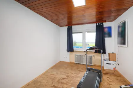 Zimmer OGder Immobilien: Vermietetes Zweifamilienhaus mit Bauplatz in zweiter Reihe – Vielseitiges Entwicklungspotenzial (Foto)