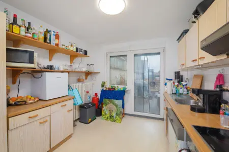Küche OGder Immobilien: Vermietetes Zweifamilienhaus mit Bauplatz in zweiter Reihe – Vielseitiges Entwicklungspotenzial (Foto)