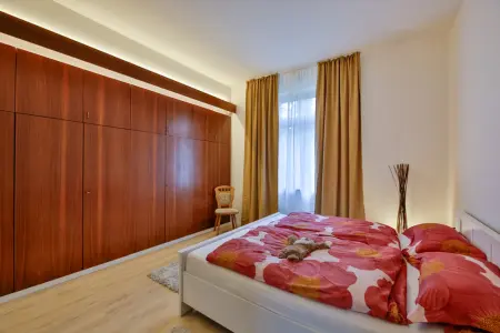 Schlafzimmerder Immobilien: Wohnung mit Gewerbeeinheit in Bühl!
Eine gute Adresse für Ihr Geld! (Foto)