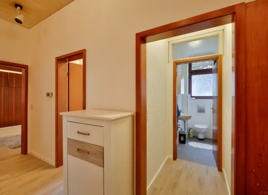 Diele und separates WCder Immobilien: Wohnung mit Gewerbeeinheit in Bühl!
Eine gute Adresse für Ihr Geld! (Foto)
