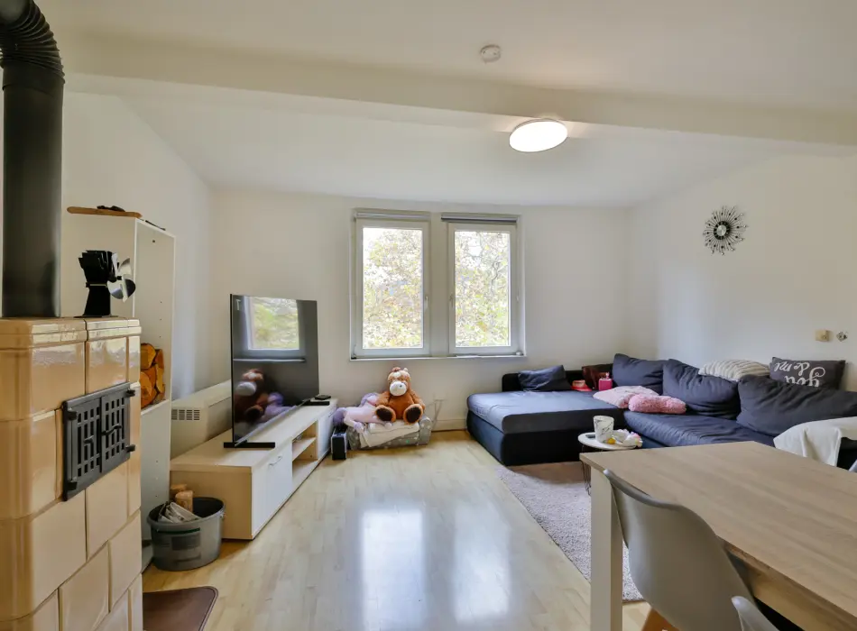 Wohnzimmerder Immobilien: Happy together! (Titelbild)