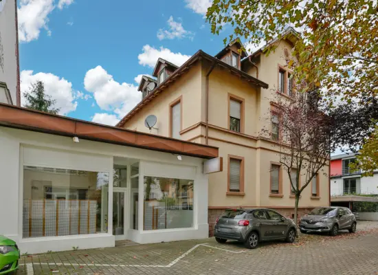 Straßenansichtder Immobilien: Ruhig aber zentral wohnen (Foto)