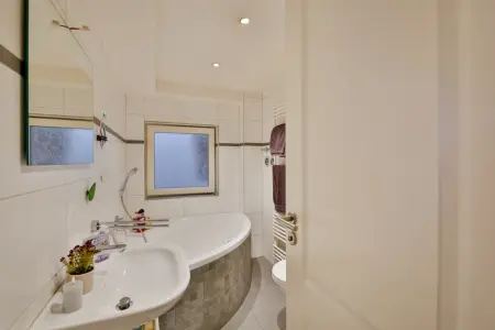 Badezimmerder Immobilien: Schöne Wohnung zum Träumen (Foto)