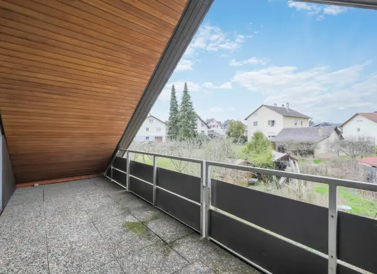 Balkon DGder Immobilien: Raus aus der Stadt, rein ins Grüne – mit Platz zum Leben! (Foto)