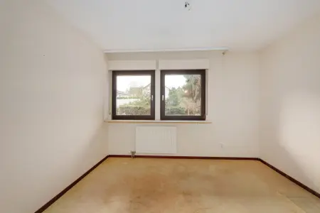 Zimmer EGder Immobilien: Raus aus der Stadt, rein ins Grüne – mit Platz zum Leben! (Foto)