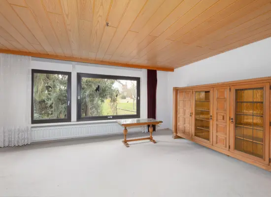 Wohnzimmer EGder Immobilien: Raus aus der Stadt, rein ins Grüne – mit Platz zum Leben! (Foto)