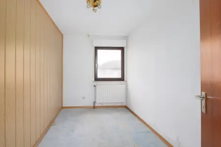 Zimmer EGder Immobilien: Raus aus der Stadt, rein ins Grüne – mit Platz zum Leben! (Foto)