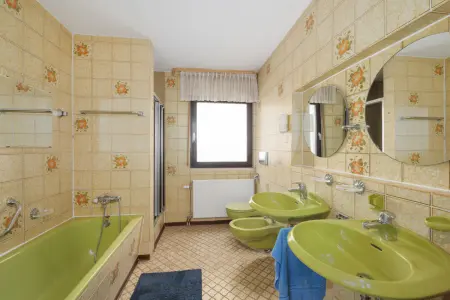Badezimmer EGder Immobilien: Raus aus der Stadt, rein ins Grüne – mit Platz zum Leben! (Foto)