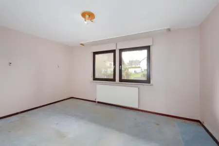 Zimmer EGder Immobilien: Raus aus der Stadt, rein ins Grüne – mit Platz zum Leben! (Foto)