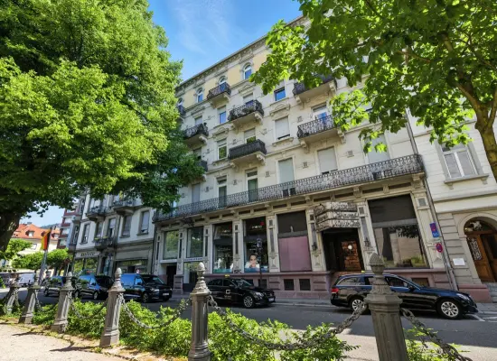 Aussenansichtder Immobilien: Charmante Altbauwohnung zum Träumen in bester Lage! (Foto)