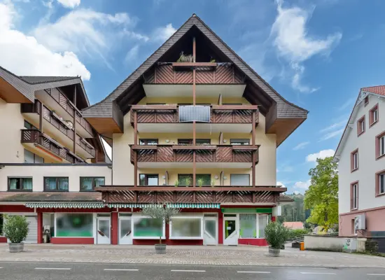 Straßenansichtder Immobilien: Kapitalanleger aufgepasst: Vermietete Ladenfläche in Bad Herrenalb (Foto)