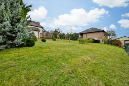 Grundstück mit weiterer Bebauungsmöglichkeitder Immobilien: Gartenliebhaber aufgepasst.
Stilvolles Wohnhaus mit großem Grundstück! (Foto)