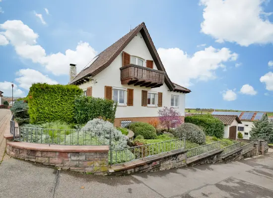 Ihre neue Adresse? der Immobilien: Gartenliebhaber aufgepasst.
Stilvolles Wohnhaus mit großem Grundstück! (Foto)