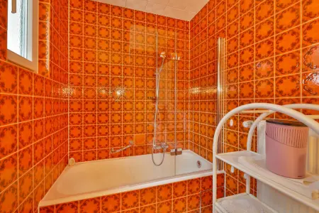 Badder Immobilien: Gartenliebhaber aufgepasst.
Stilvolles Wohnhaus mit großem Grundstück! (Foto)