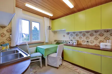 Kücheder Immobilien: Gartenliebhaber aufgepasst.
Stilvolles Wohnhaus mit großem Grundstück! (Foto)