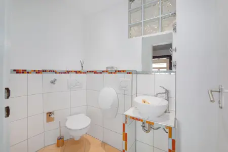 Separates Gäste-WC