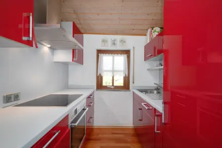 Küche der Immobilie: Wohnen im Grünen: Zeitloser Bungalow mit Gartenparadies (Foto)