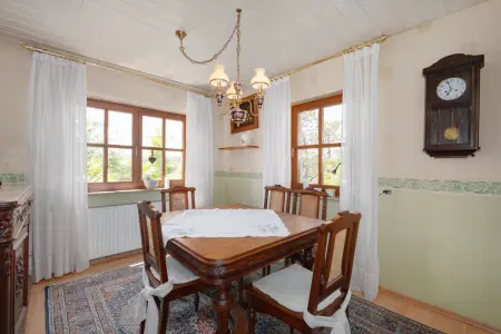 Esszimmer der Immobilie: Wohnen im Grünen: Zeitloser Bungalow mit Gartenparadies (Foto)