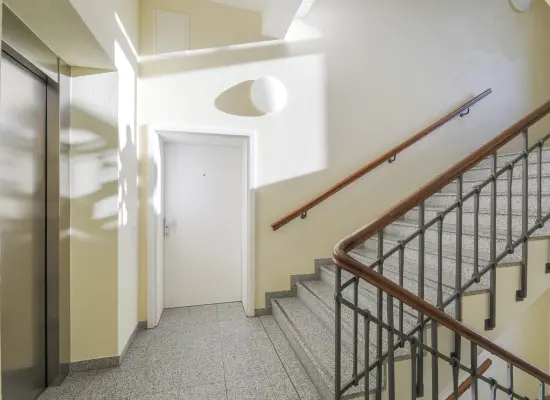 Treppenhausder Immobilien: Schöne 2-Zimmer-Wohnung am Schlosspark (Foto)