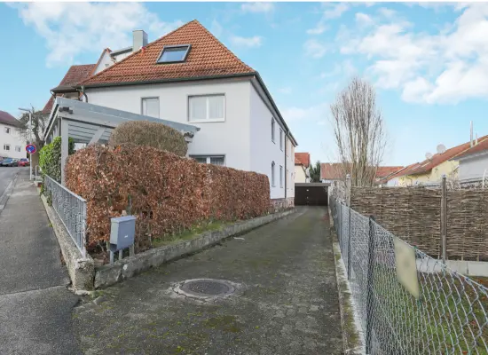 der Immobilien: Doppelhaushälfte im Ortskern (Foto)